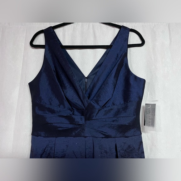 Alex Evening's Sleeveless Stretch Taffeta Gown Size 8 NWT - Picture 5 of 6